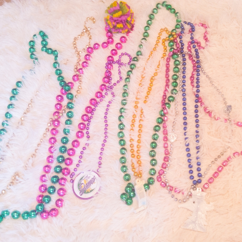 Mardi gras beads - Picture 2 of 4